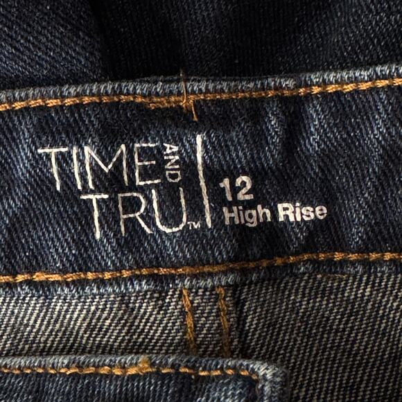 Time and Tru SZ 12 High-Rise Jean Shorts Relaxed Fit Distressed Frayed Hems Blue - Picture 8 of 8